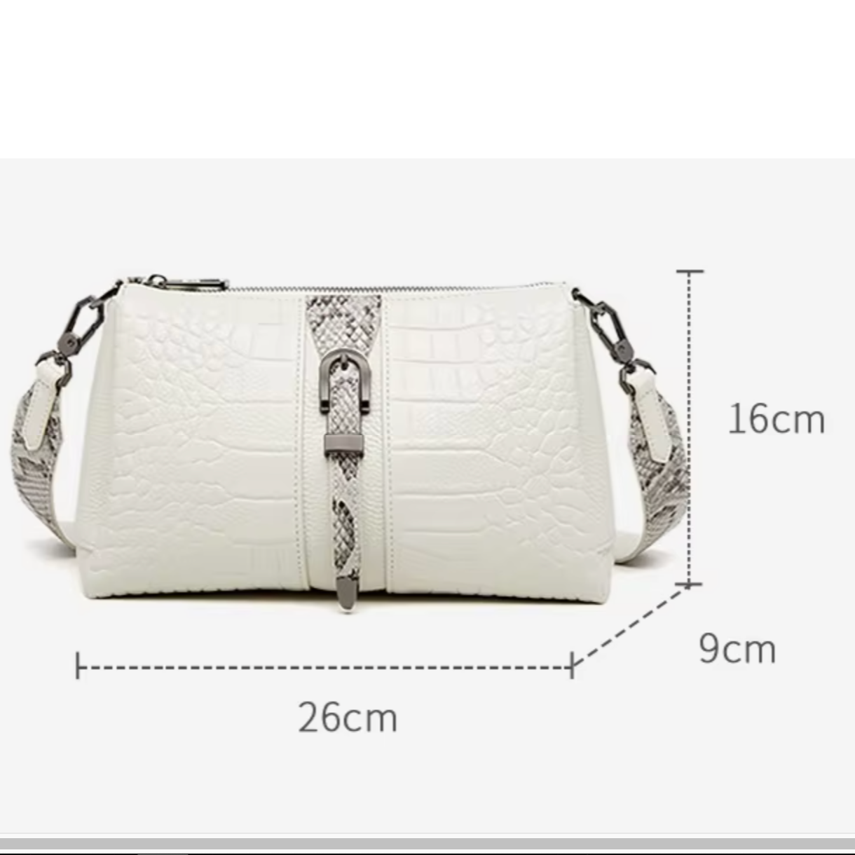 Borsa a tracolla bianca in pelle con texture coccodrillo, dimensioni 26x16x9 cm, cinturino regolabile, design elegante e moderno.