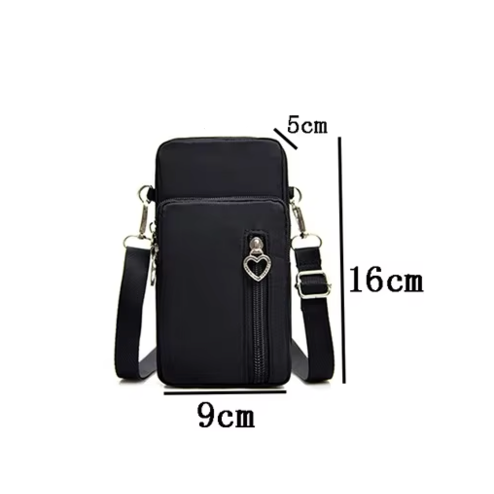 Borsa a tracolla nera in nylon, dimensioni 9x16x5 cm, con cerniera e decorazione a cuore. Accessorio moda donna, pratica e compatta.