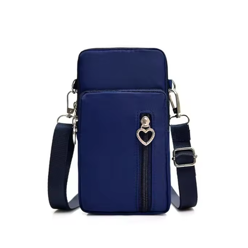 Borsa a tracolla blu in nylon con cerniera e ciondolo a cuore, design compatto e moderno, ideale per donna. Accessorio moda pratico e versatile.