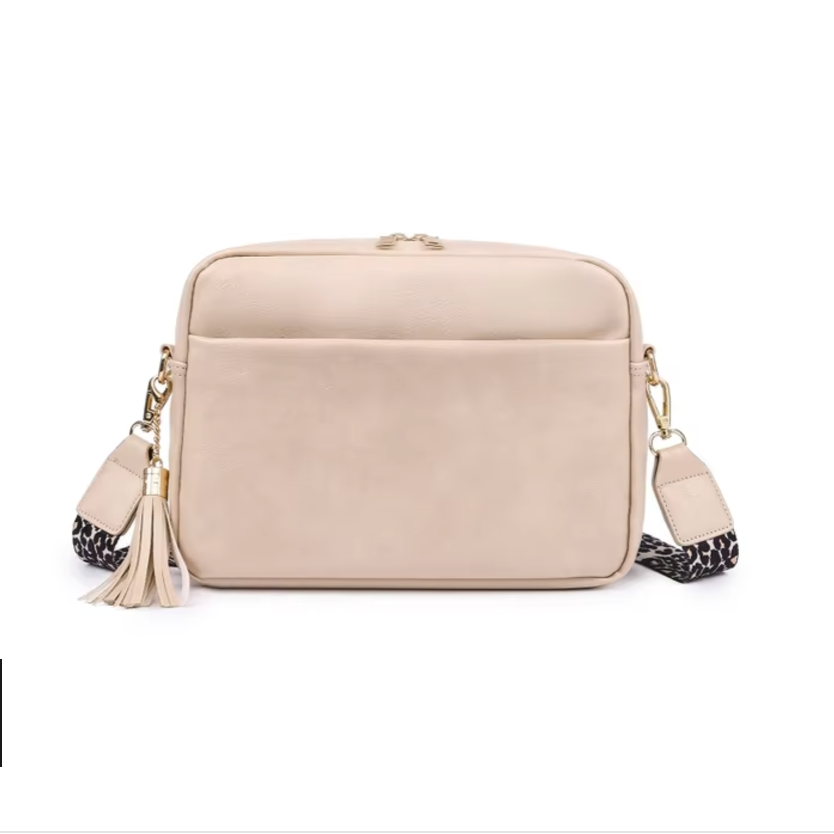 Borsa a tracolla beige in pelle con nappina, tasca frontale e tracolla regolabile con dettagli leopardati. Elegante e versatile per ogni occasione.