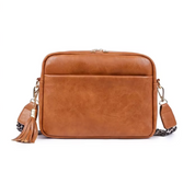 Borsa a tracolla in pelle marrone con nappina decorativa, tasca frontale e tracolla regolabile. Elegante accessorio moda donna.