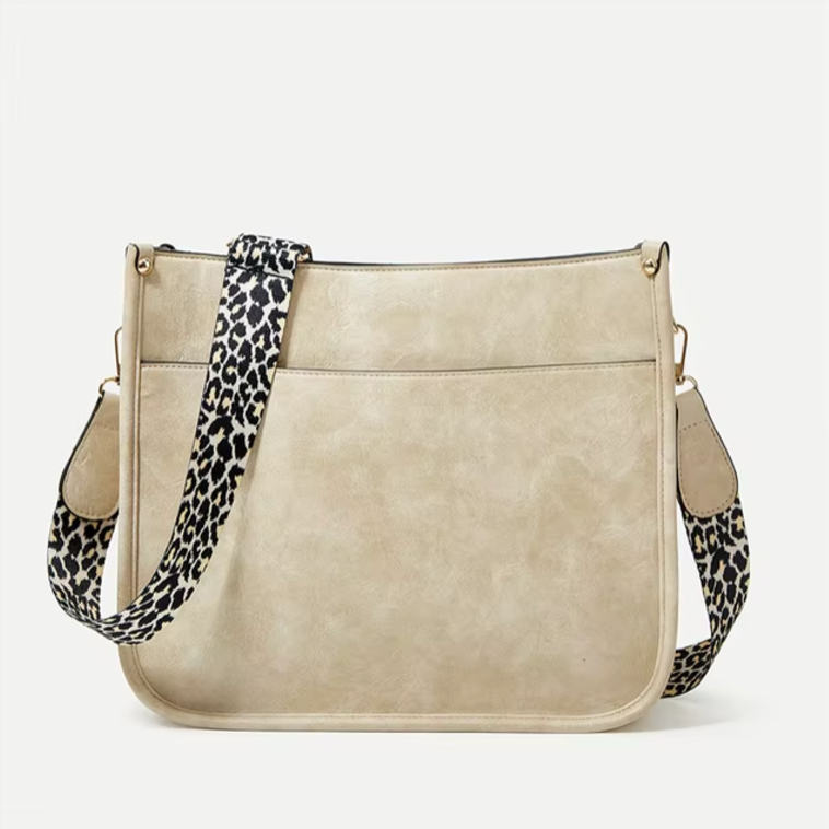 Borsa a tracolla beige in pelle sintetica con cinturino leopardato, design elegante e moderno, perfetta per moda donna e accessori di tendenza.