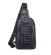 Zaino monospalla in pelle nera con texture coccodrillo, design elegante e moderno, ideale per uomo, accessorio moda di lusso.