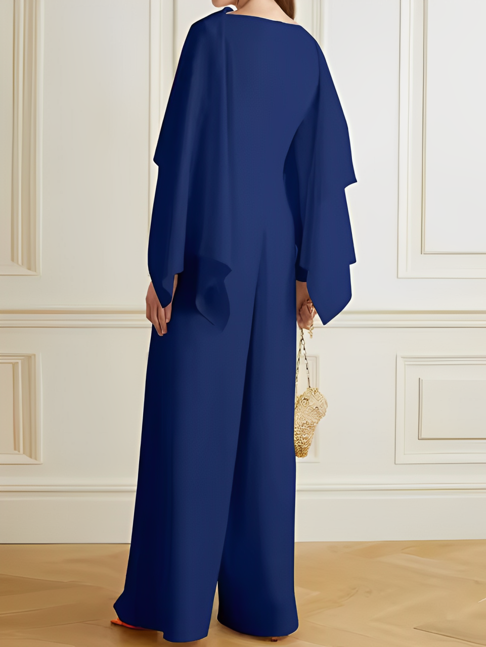 Abito elegante blu scuro da donna, maniche a mantella, lunghezza intera, tessuto fluido, perfetto per eventi formali e serate speciali.