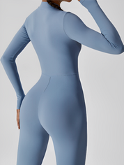 Tuta sportiva donna blu aderente, maniche lunghe, design elegante, tessuto elasticizzato, abbigliamento fitness, moda activewear.