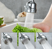 Rubinetto cucina con aeratore, flusso d'acqua regolabile, risparmio idrico, design moderno cromato, ideale per lavaggio verdure e piatti.