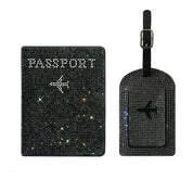 Portapassaporto e targhetta bagaglio neri con strass scintillanti, design elegante con icona aereo, accessori da viaggio di lusso.
