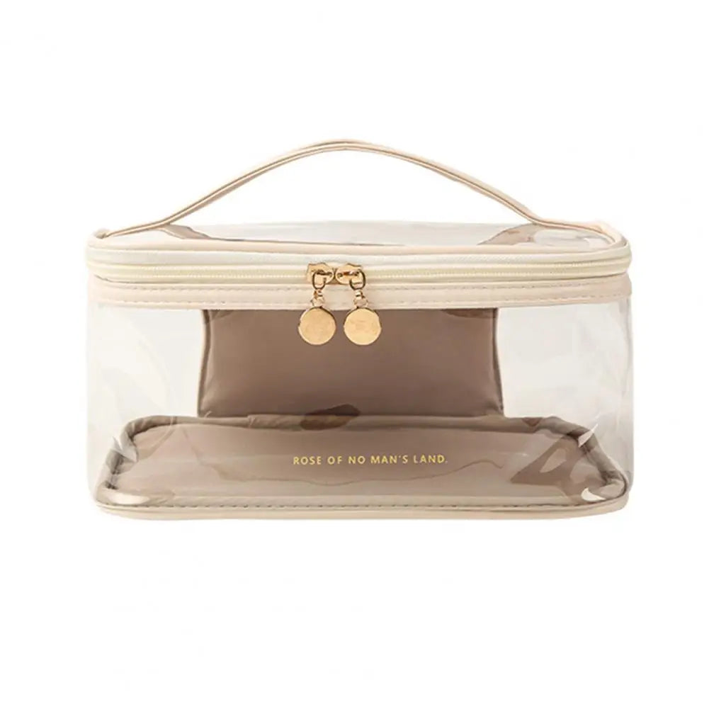 Borsa trasparente da viaggio con cerniera, manico beige e dettagli dorati, ideale per cosmetici. Design elegante e pratico per organizzazione.
