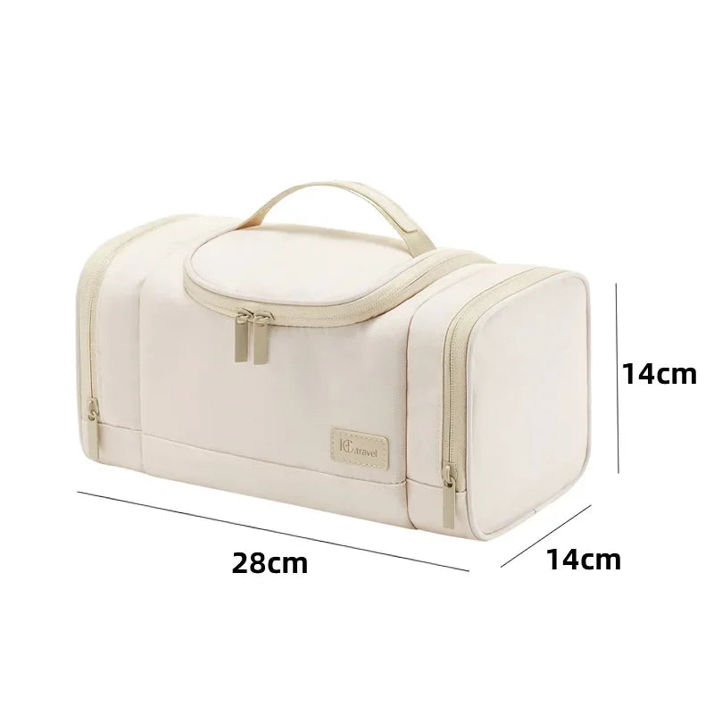 Borsa da viaggio beige 28x14x14 cm, con manico e doppia cerniera, ideale per cosmetici e accessori. Design compatto e funzionale.