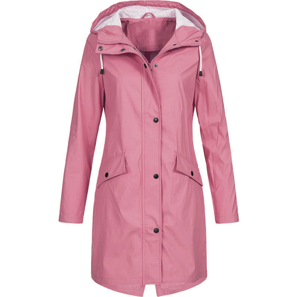 Giacca impermeabile rosa da donna con cappuccio, chiusura a bottoni, tasche frontali. Ideale per pioggia, moda autunnale, abbigliamento outdoor.