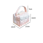 Borsa trapuntata rosa e bianca, dimensioni 17x12x12 cm, manico superiore, design elegante, ideale per moda femminile e accessori.