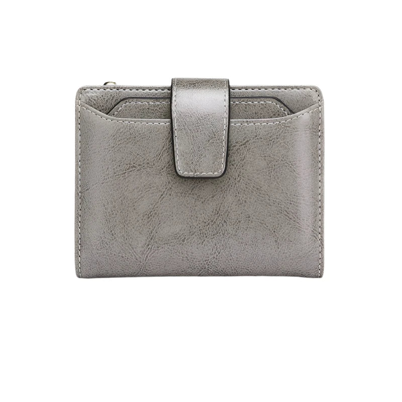 Portafoglio in pelle grigia con chiusura a bottone, design compatto, ideale per uomo e donna. Accessorio elegante e funzionale per ogni occasione.