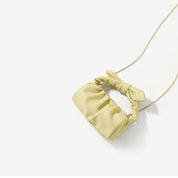 Borsa a tracolla verde chiaro con nodo decorativo, design elegante e moderno, perfetta per moda femminile, accessorio di tendenza 2023.