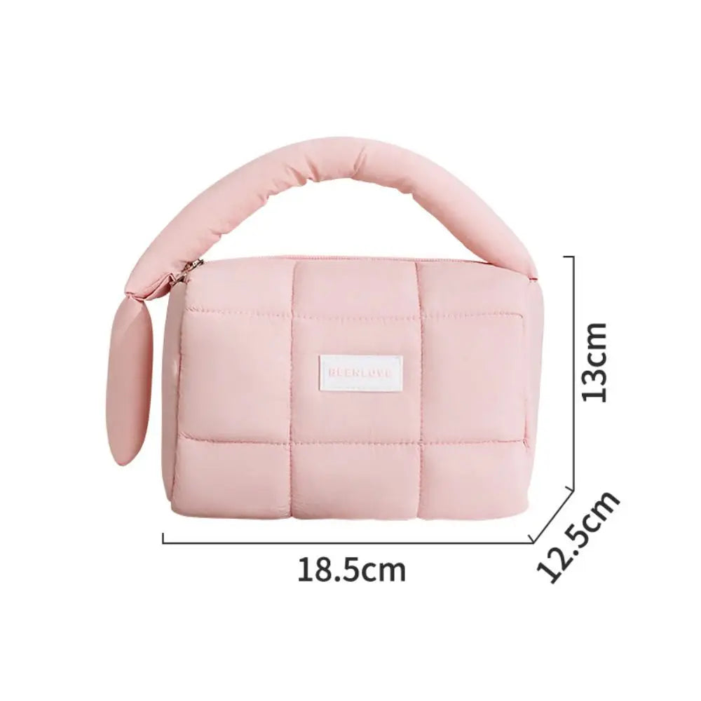 Borsa a tracolla imbottita rosa, dimensioni 18.5x12.5x13 cm, manico morbido, design moderno. Accessorio moda donna, elegante e pratico.