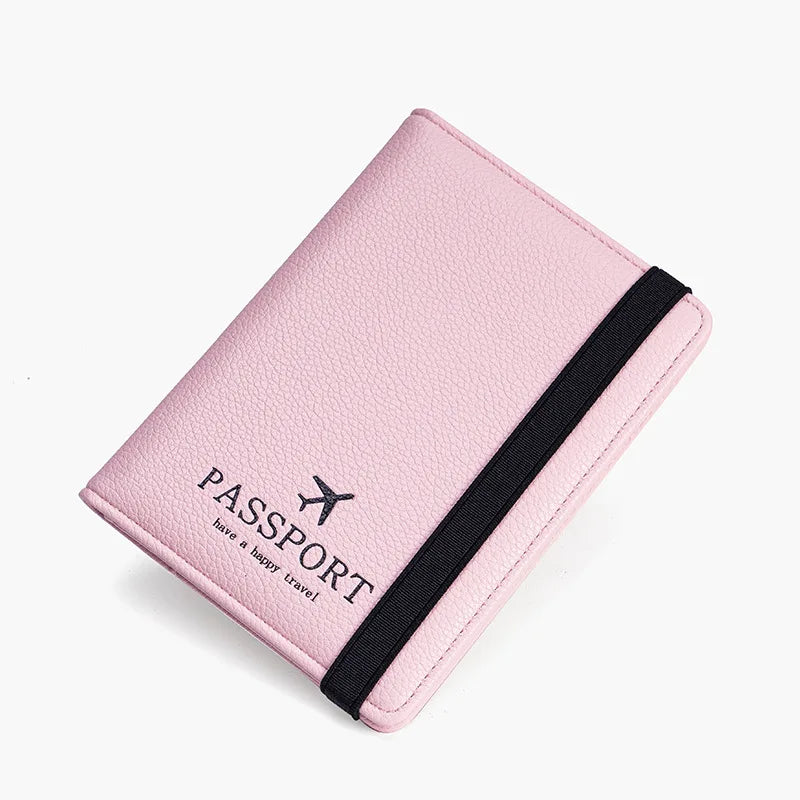 Custodia passaporto rosa in pelle con elastico nero, design elegante con icona aereo. Accessorio da viaggio essenziale per protezione documenti.