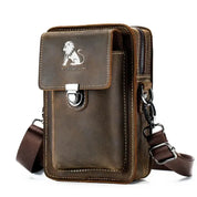 Borsa a tracolla in pelle marrone con logo leone, tasca frontale con chiusura a clip, cerniera laterale, tracolla regolabile. Elegante e funzionale.