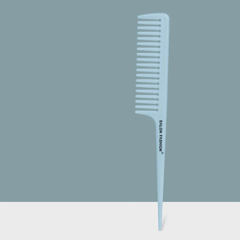 Pettine a coda blu chiaro, denti larghi, ideale per districare capelli ricci o mossi. Accessorio parrucchiere professionale.