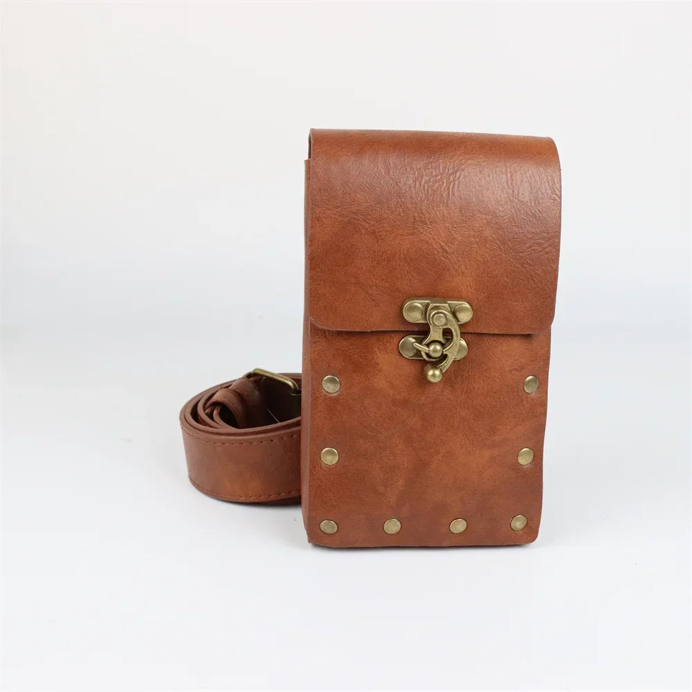 Borsa a tracolla in pelle marrone con chiusura in metallo, design vintage, ideale per uomo e donna. Accessorio moda elegante e pratico.