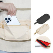Marsupio beige in tessuto con tasca frontale, ideale per smartphone e carte. Disponibile in vari colori. Accessorio pratico e versatile per viaggi.