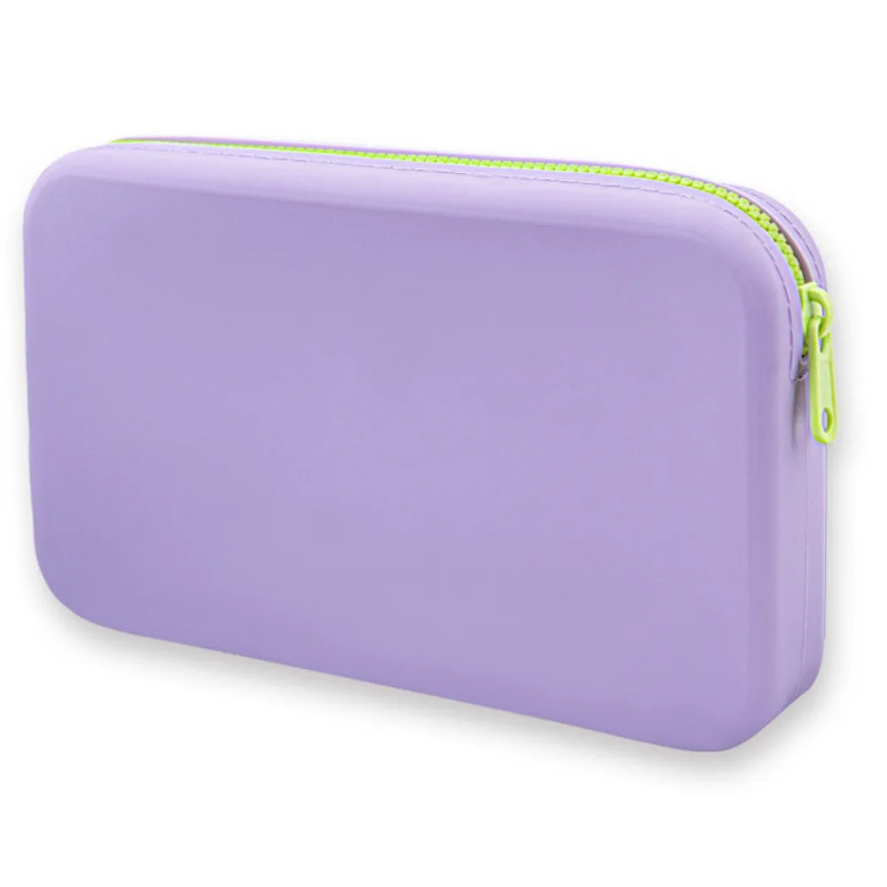 Custodia rigida viola per Nintendo Switch, con cerniera verde. Accessorio protettivo per console portatile, design elegante e resistente.