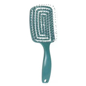Spazzola per capelli verde con setole flessibili, design ventilato per asciugatura rapida, ideale per districare e styling. Accessorio capelli essenziale.