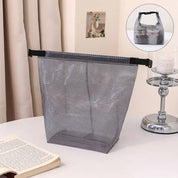 Sacca in rete trasparente per lavanderia, pieghevole e resistente, ideale per organizzare vestiti. Design moderno, perfetto per casa o viaggio.