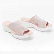 Sandali donna estivi rosa con zeppa, design traforato, suola bianca antiscivolo. Scarpe comode e leggere, ideali per passeggiate e tempo libero.