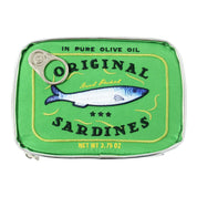 Scatola di sardine in olio d'oliva puro, etichetta verde con illustrazione di pesce, 3.75 oz. Confezione originale, cibo in scatola di alta qualità.