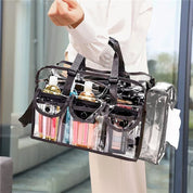 Borsa trasparente multiuso con tasche, contenente bottiglie e accessori. Ideale per viaggi, lavoro o palestra. Design pratico e resistente.