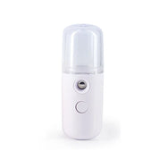 Umidificatore portatile bianco, nebulizzatore viso ricaricabile USB, design compatto, ideale per idratazione pelle e aromaterapia.