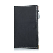 Portafoglio uomo in pelle nera con cerniera, design elegante e cuciture bianche, ideale per carte e contanti. Accessorio moda maschile.