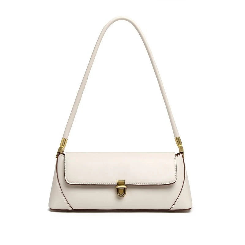 Borsa a tracolla bianca elegante in pelle, design rettangolare, chiusura a fibbia dorata, ideale per moda donna, accessorio di tendenza.