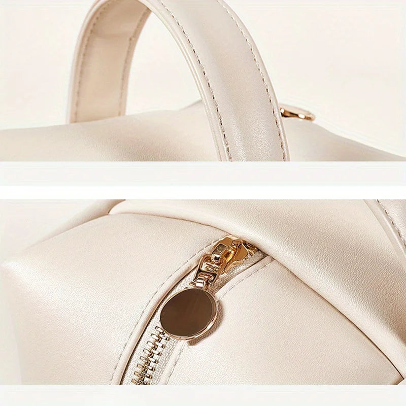 Borsa a mano in pelle bianca con cerniera dorata e manico robusto. Design elegante e moderno, ideale per moda femminile e accessori di lusso.