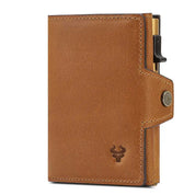 Portafoglio in pelle marrone con chiusura a bottone, design compatto e logo inciso. Accessorio elegante per uomo, ideale per carte e contanti.