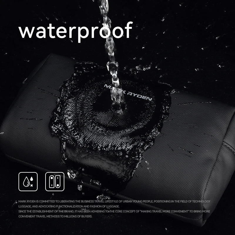 Zaino impermeabile nero Mark Ryden, resistente all'acqua, design moderno, ideale per viaggi e uso urbano. Accessorio essenziale per giovani professionisti.