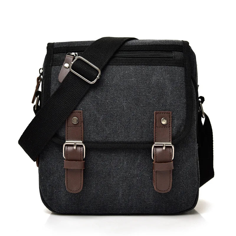 Borsa a tracolla in tela nera con fibbie marroni, tasca frontale con zip, ideale per uomo, stile casual, resistente e pratica per l'uso quotidiano.