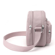 Borsa a tracolla rosa pastello con doppia cerniera, design compatto, cinturino regolabile, ideale per moda femminile e accessori eleganti.