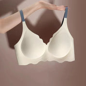 Reggiseno senza cuciture color crema con spalline grigie, design a onde, supporto confortevole, ideale per abbigliamento quotidiano.
