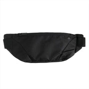 Marsupio nero unisex in tessuto resistente, con cerniera frontale e cintura regolabile. Accessorio moda pratico per viaggi e attività all'aperto.