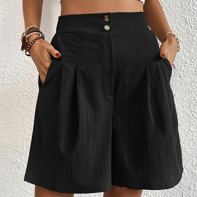 Pantaloncini neri da donna a vita alta, con tasche laterali e bottoni, stile casual estivo. Tessuto leggero, ideale per look quotidiani.