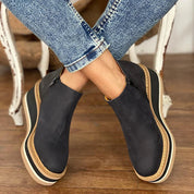 Stivaletti con zeppa e plateau da donna: eleganti e comodi 2