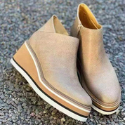Stivaletti con zeppa e plateau da donna: eleganti e comodi 4
