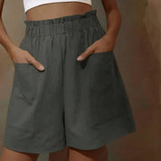 Shorts neri da donna con tasche, vita alta elasticizzata, tessuto leggero. Ideali per l'estate, moda casual, abbigliamento comodo.