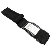 Cintura bagaglio nera con etichetta identificativa bianca, fibbia regolabile, ideale per valigie da viaggio. Accessorio viaggio sicuro e resistente.