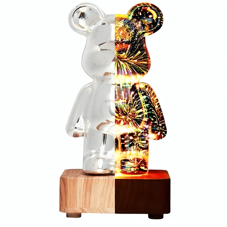 Statua Bearbrick in vetro trasparente e colorato su base in legno, design moderno, decorazione d'interni, arte contemporanea, collezionismo.