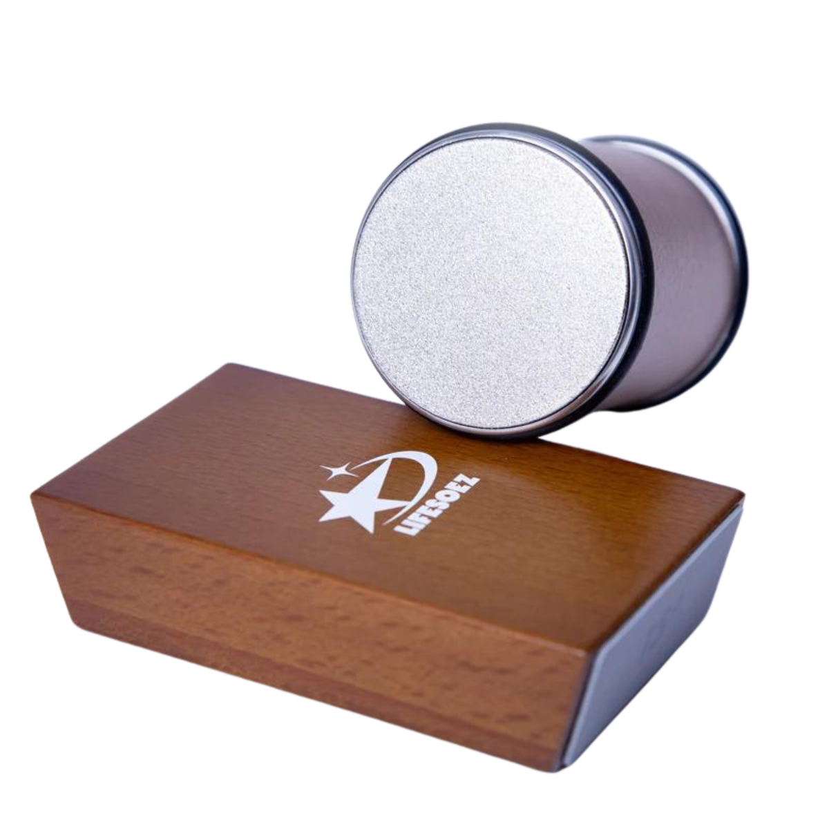 Timbro rotondo in metallo con base in legno, design elegante, ideale per ufficio e personalizzazione documenti. Accessorio professionale di alta qualità.