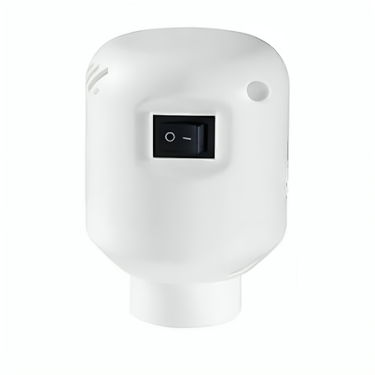 Interruttore elettrico bianco su sfondo bianco, design moderno, pulsante nero, dispositivo elettronico per controllo energia, accessorio casa.