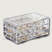 Organizzatore trasparente per gioielli con tre cassetti, ideale per conservare orecchini, anelli e collane. Design elegante e funzionale per la casa.