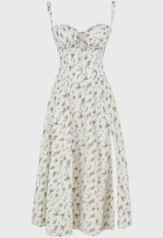 Abito estivo bianco con stampa floreale verde, spalline sottili, scollo a cuore e spacco laterale. Elegante e femminile, perfetto per occasioni casual.
