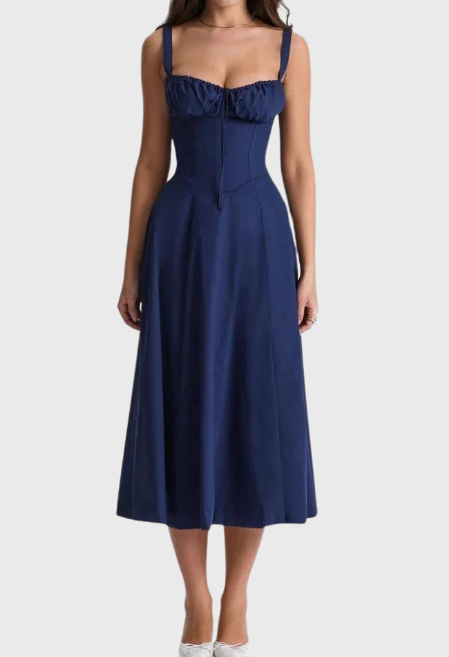 Abito midi blu elegante con spalline larghe e scollo arricciato, perfetto per eventi formali. Vestito donna moda, stile classico e sofisticato.